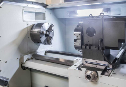CNC sústruh Numco CK 6132 × 750 s manuálnym skľučovadlom