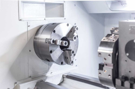 CNC sústruh Numco CK 6132 × 750 s manuálnym skľučovadlom