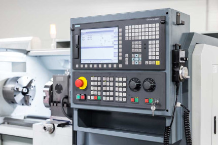 CNC sústruh Numco CK 6132 × 750 s manuálnym skľučovadlom