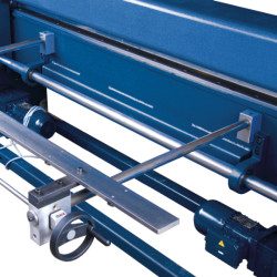 Zadní doraz 75 – 760 mm, s ručním kolem, měřicím zařízením a nosníkem