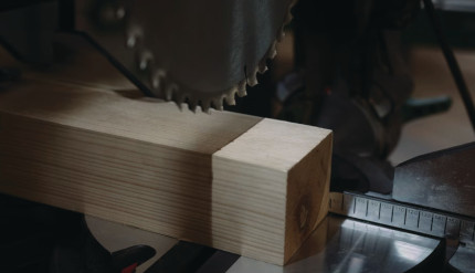 Okružná píla s posuvnou hlavou KGZ 305 E I