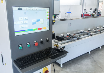 CNC obrábacie centrum na hliníkové profily SKX3-CNC-6000 ATC
