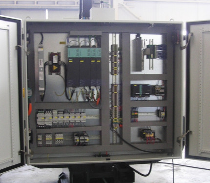 Univerzálna CNC frézka F210 TC-CNC