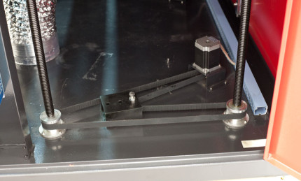 Gravírovací a rezací CO<sub>2</sub> laser Numco C 1290 s CCD kamerou