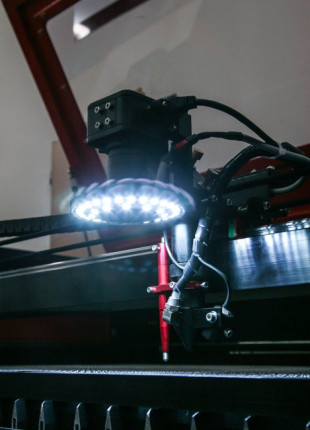 Gravírovací a rezací CO<sub>2</sub> laser Numco C 1290 s CCD kamerou