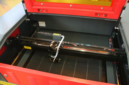 Gravírovací a rezací CO<sub>2</sub> laser Numco E 4060