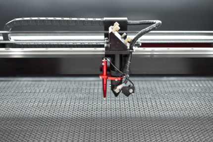 Gravírovací a rezací CO<sub>2</sub> laser Numco C 1812 (130W)